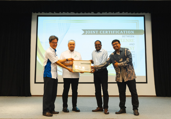 The launching of GreenRE-MyCREST joint certification